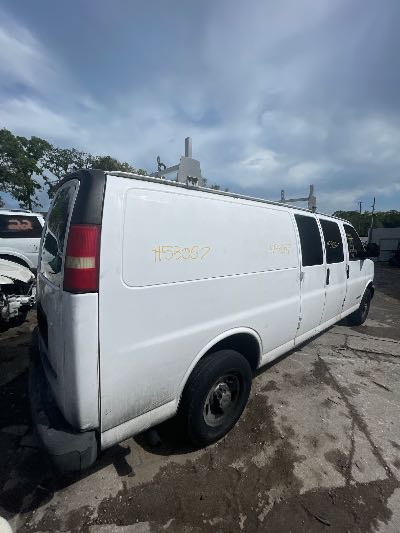 2005 Chevrolet Express Cargo Van Location - Large Trucks & Vans - Row 21 - Stock # H53067
