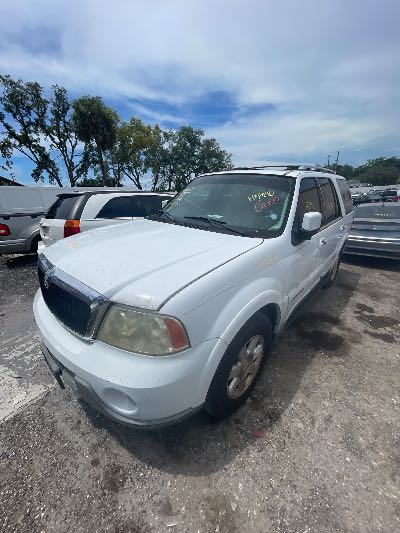 2003 Lincoln Navigator Location - Large Trucks & Vans - Row 18 - Stock # H53140