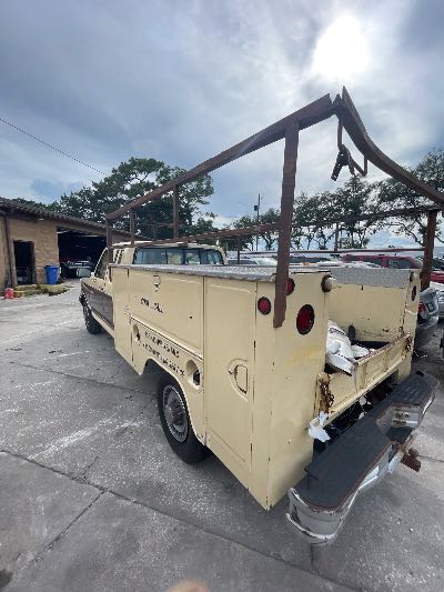 1987 Ford F250 Series Trucks Location - Large Trucks & Vans - Row 19 - Stock # H53144
