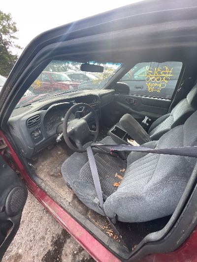 2000 Chevrolet S-10 Location - GM - Row 29 - Stock # H53131