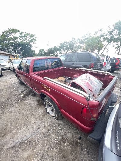 2000 Chevrolet S-10 Location - GM - Row 29 - Stock # H53131