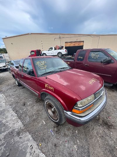 2000 Chevrolet S-10 Location - GM - Row 29 - Stock # H53131