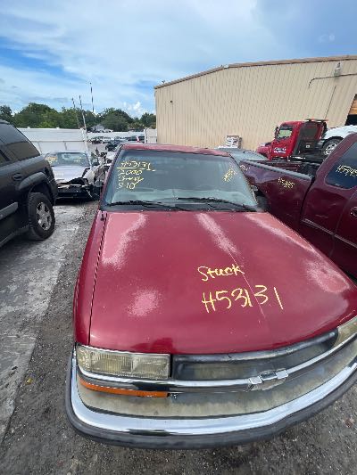 2000 Chevrolet S-10 Location - GM - Row 29 - Stock # H53131