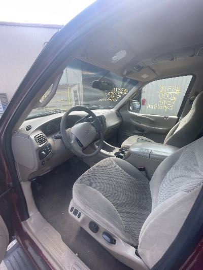 2000 Ford Expedition Location - Large Trucks & Vans - Row 19 - Stock # H53176
