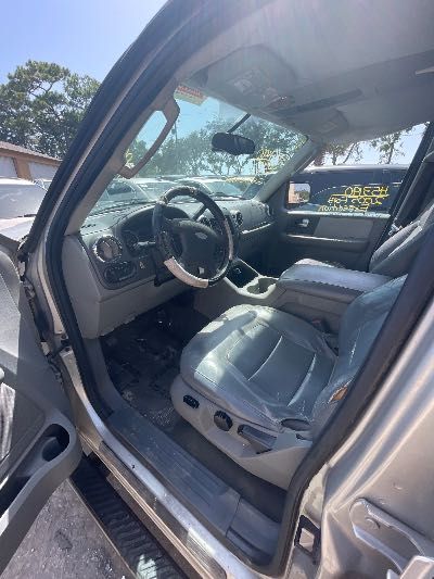 2005 Ford Expedition Location - Large Trucks & Vans - Row 20 - Stock # H53190
