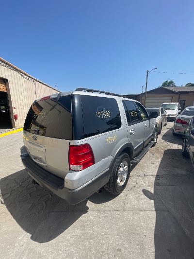 2005 Ford Expedition Location - Large Trucks & Vans - Row 20 - Stock # H53190
