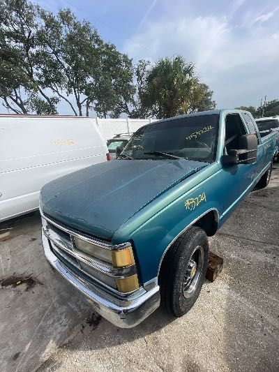 1997 Chevrolet C/K 2500 Location - Large Trucks & Vans - Row 22 - Stock # H53224