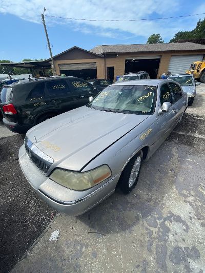 2004 Lincoln Town Car Location - Ford - Row 26 - Stock # H53250