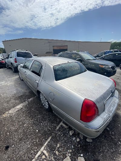 2004 Lincoln Town Car Location - Ford - Row 26 - Stock # H53250