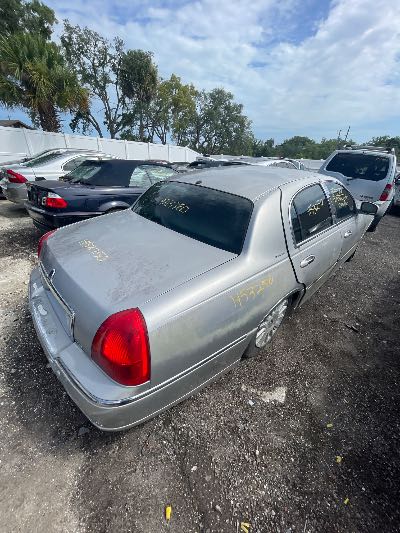 2004 Lincoln Town Car Location - Ford - Row 26 - Stock # H53250