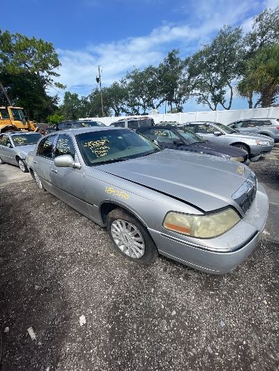 2004 Lincoln Town Car Location - Ford - Row 26 - Stock # H53250
