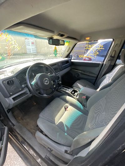 2006 Jeep Commander Location - Chrysler - Row 42 - Stock # H53345