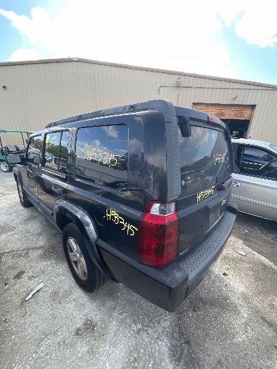 2006 Jeep Commander Location - Chrysler - Row 42 - Stock # H53345
