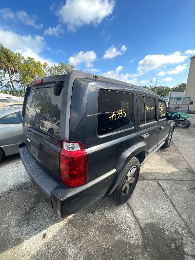 2006 Jeep Commander Location - Chrysler - Row 42 - Stock # H53345