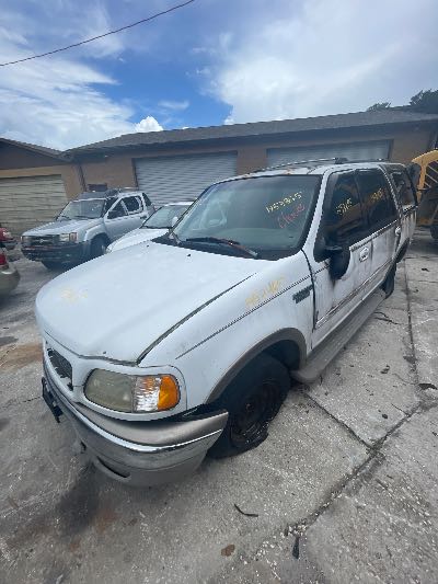 2001 Ford Expedition Location - Large Trucks & Vans - Row 24 - Stock # H53365