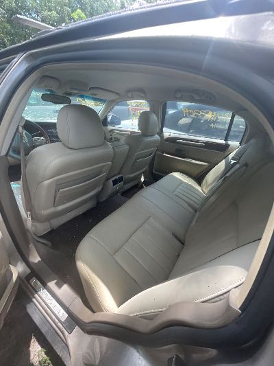 2003 Lincoln Town Car Location - Ford - Row 32 - Stock # H53309