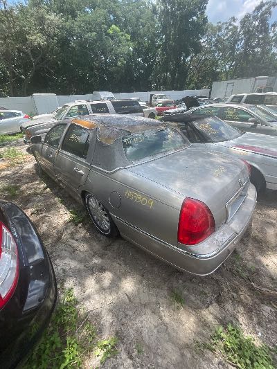 2003 Lincoln Town Car Location - Ford - Row 32 - Stock # H53309