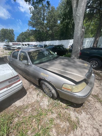 2003 Lincoln Town Car Location - Ford - Row 32 - Stock # H53309