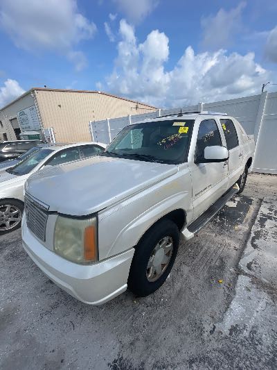 2003 Cadillac Escalade EXT Location - Large Trucks & Vans - Row 24 - Stock # H53398