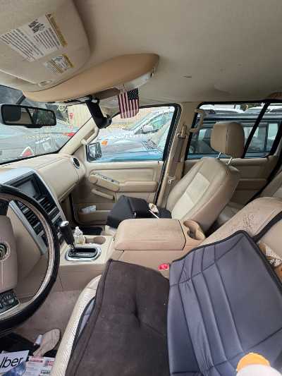 2006 Mercury Mountaineer Location - Ford - Row 26 - Stock # H53461