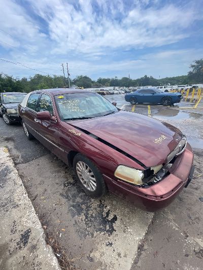 2004 Lincoln Town Car Location - Ford - Row 28 - Stock # H53529