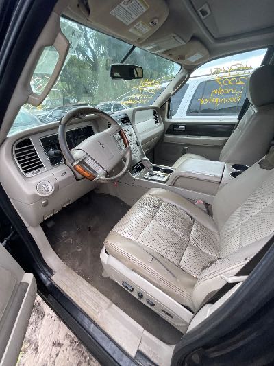 2007 Lincoln Navigator Location - Large Trucks & Vans - Row 30 - Stock # H53451
