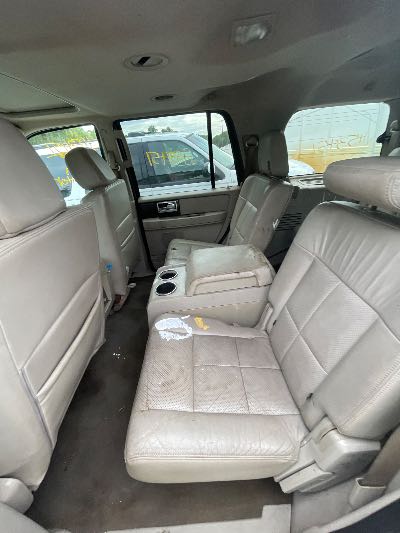 2007 Lincoln Navigator Location - Large Trucks & Vans - Row 30 - Stock # H53451