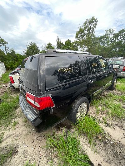 2007 Lincoln Navigator Location - Large Trucks & Vans - Row 30 - Stock # H53451