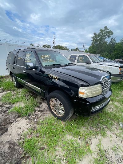 2007 Lincoln Navigator Location - Large Trucks & Vans - Row 30 - Stock # H53451