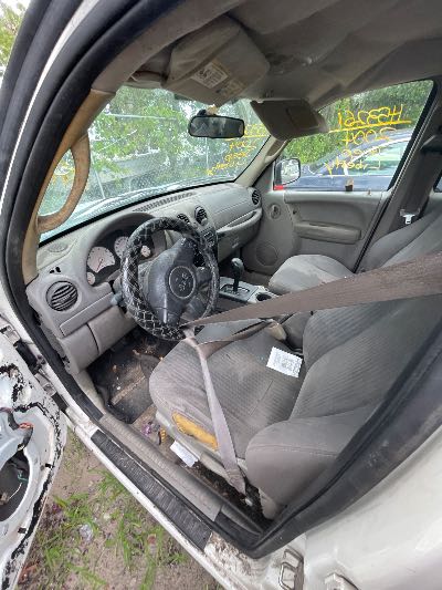 2004 Jeep Liberty Location - Chrysler - Row 39 - Stock # H53261