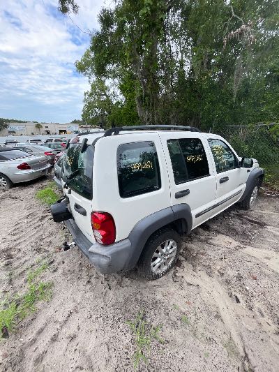 2004 Jeep Liberty Location - Chrysler - Row 39 - Stock # H53261