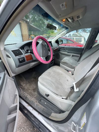 2009 Chrysler Town & Country Location - Chrysler - Row 44 - Stock # H53554
