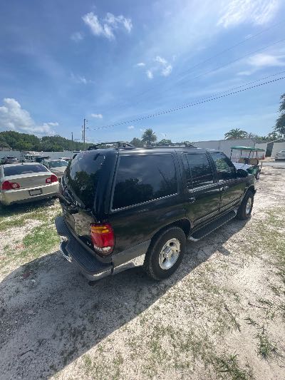 1999 Ford Explorer Location - Ford - Row 34 - Stock # H53192