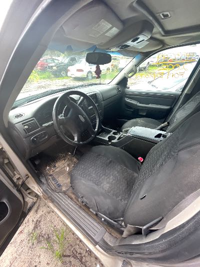 2002 Ford Explorer Location - Ford - Row 31 - Stock # H53244