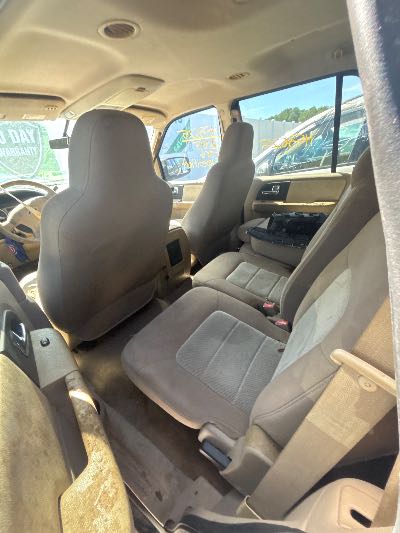 2005 Ford Expedition Location - Large Trucks & Vans - Row 25 - Stock # H53625