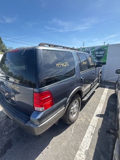 2005 Ford Expedition Location - Large Trucks & Vans - Row 25 - Stock # H53625
