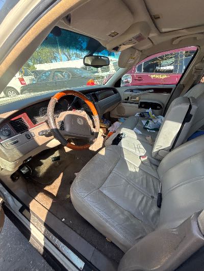 2004 Lincoln Town Car Location - Ford - Row 28 - Stock # H53612