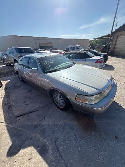 2004 Lincoln Town Car Location - Ford - Row 28 - Stock # H53612