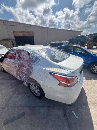 2014 Nissan Altima Location - Imports - Row 21 - Stock # H53668