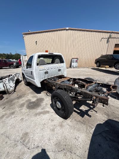 2006 Ford Super Duty F-350 SRW Location - Large Trucks & Vans - Row 26 - Stock # H53721