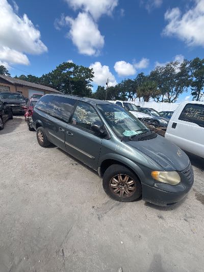 2007 Chrysler Town & Country LWB Location - Chrysler - Row 45 - Stock # H53146