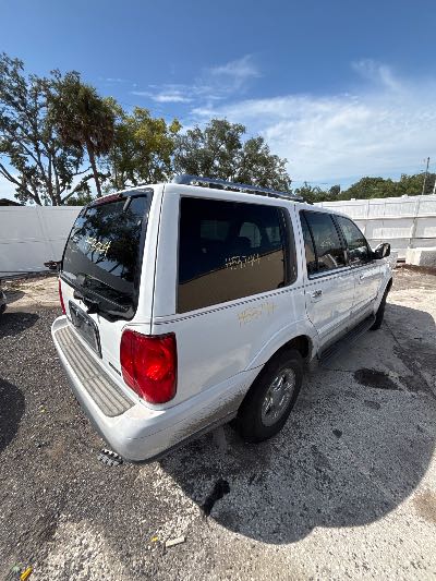 1999 Lincoln Navigator Location - Large Trucks & Vans - Row 27 - Stock # H53744
