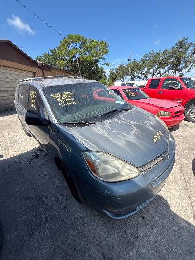 2004 Toyota Sienna Location - Imports - Row 19 - Stock # H53754