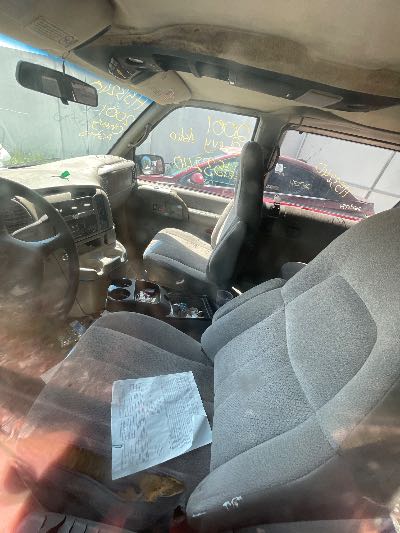 2001 Chevrolet Astro Passenger Location - GM - Row 34 - Stock # H53240