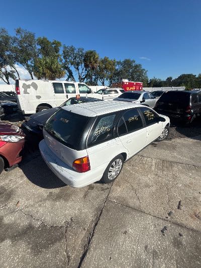 1999 Saturn SW2 Location - GM - Row 40 - Stock # H53976