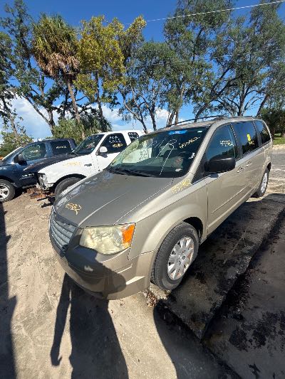 2009 Chrysler Town & Country Location - Chrysler - Row 38 - Stock # H53962