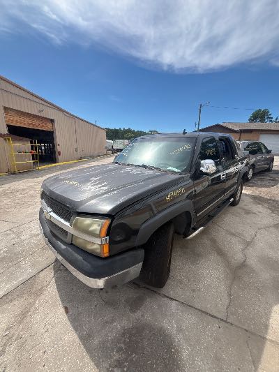 2006 Chevrolet Avalanche 1500 Location - Large Trucks & Vans - Row 32 - Stock # H54030