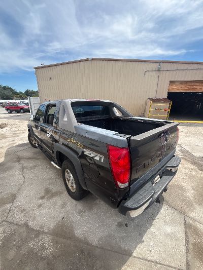 2006 Chevrolet Avalanche 1500 Location - Large Trucks & Vans - Row 32 - Stock # H54030