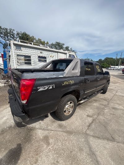 2006 Chevrolet Avalanche 1500 Location - Large Trucks & Vans - Row 32 - Stock # H54030
