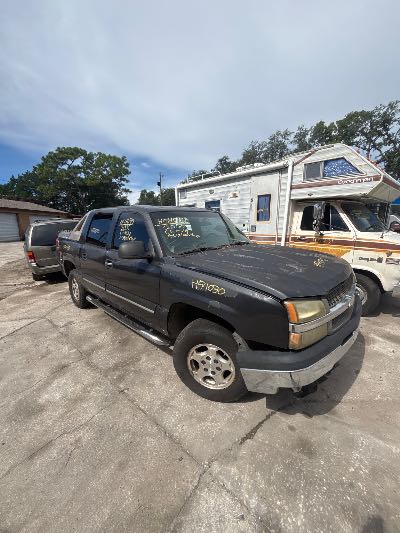 2006 Chevrolet Avalanche 1500 Location - Large Trucks & Vans - Row 32 - Stock # H54030